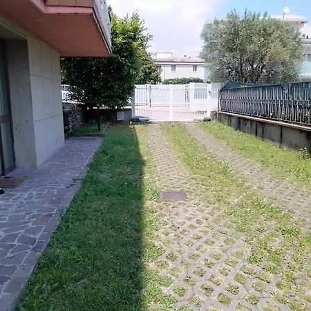 Holiday Apartaments Дезенцано-дель-Гарда Экстерьер фото