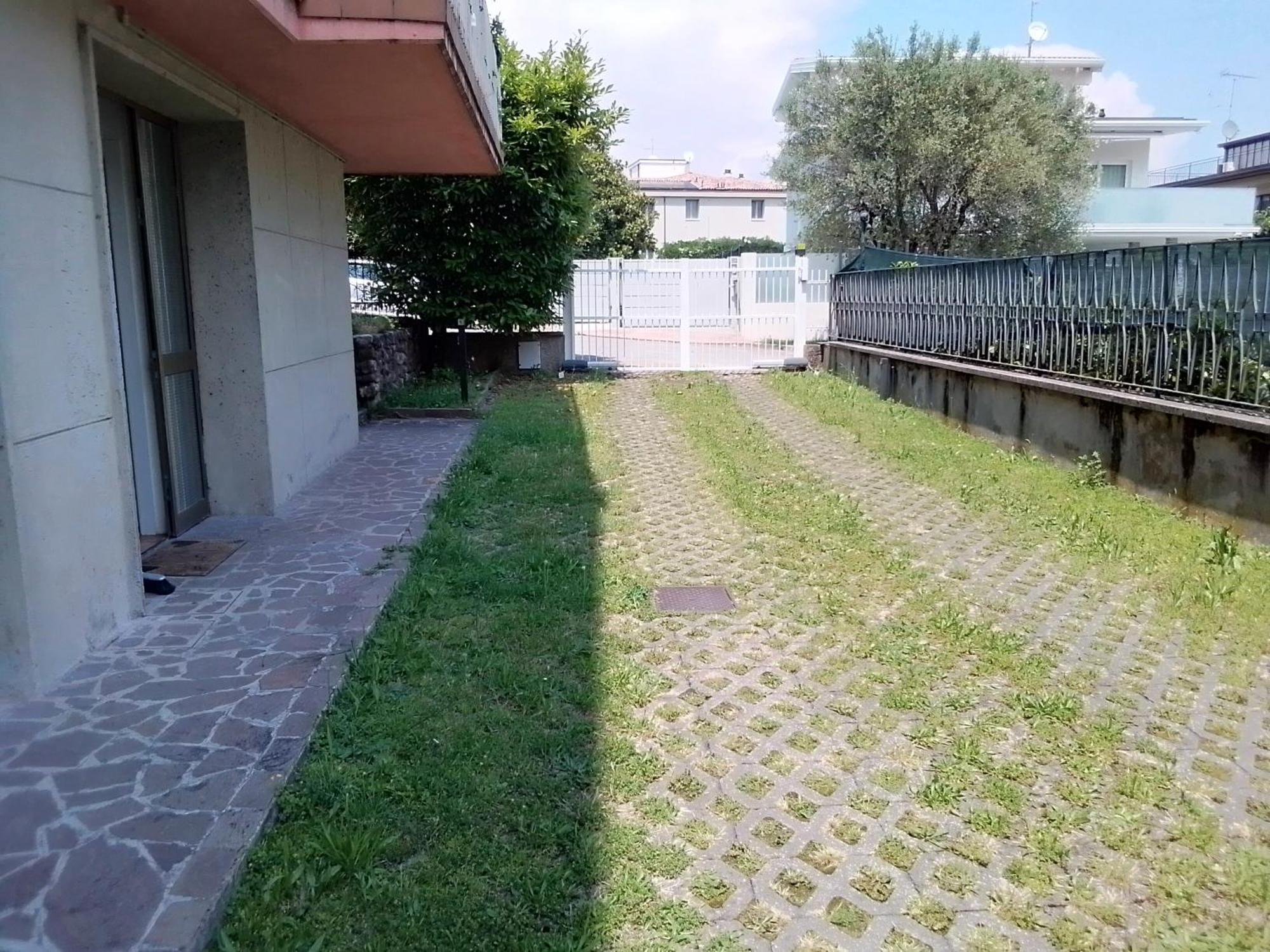 Holiday Apartaments Дезенцано-дель-Гарда Экстерьер фото
